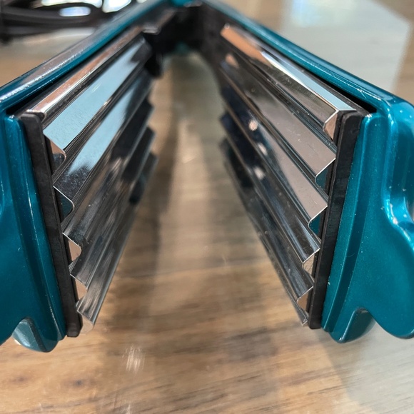 Excellent Condition Crimping Iron - Picture 5 of 10